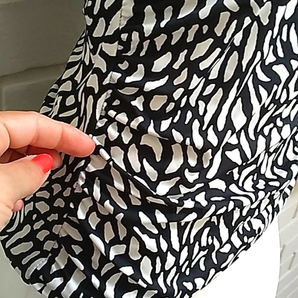 Sail Club Black/Yellow/White  Animal Print Tankini Top. Size Medium - Picture 4 of 10